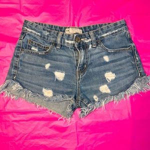 FREE PEOPLE frayed jean shorts 🔆